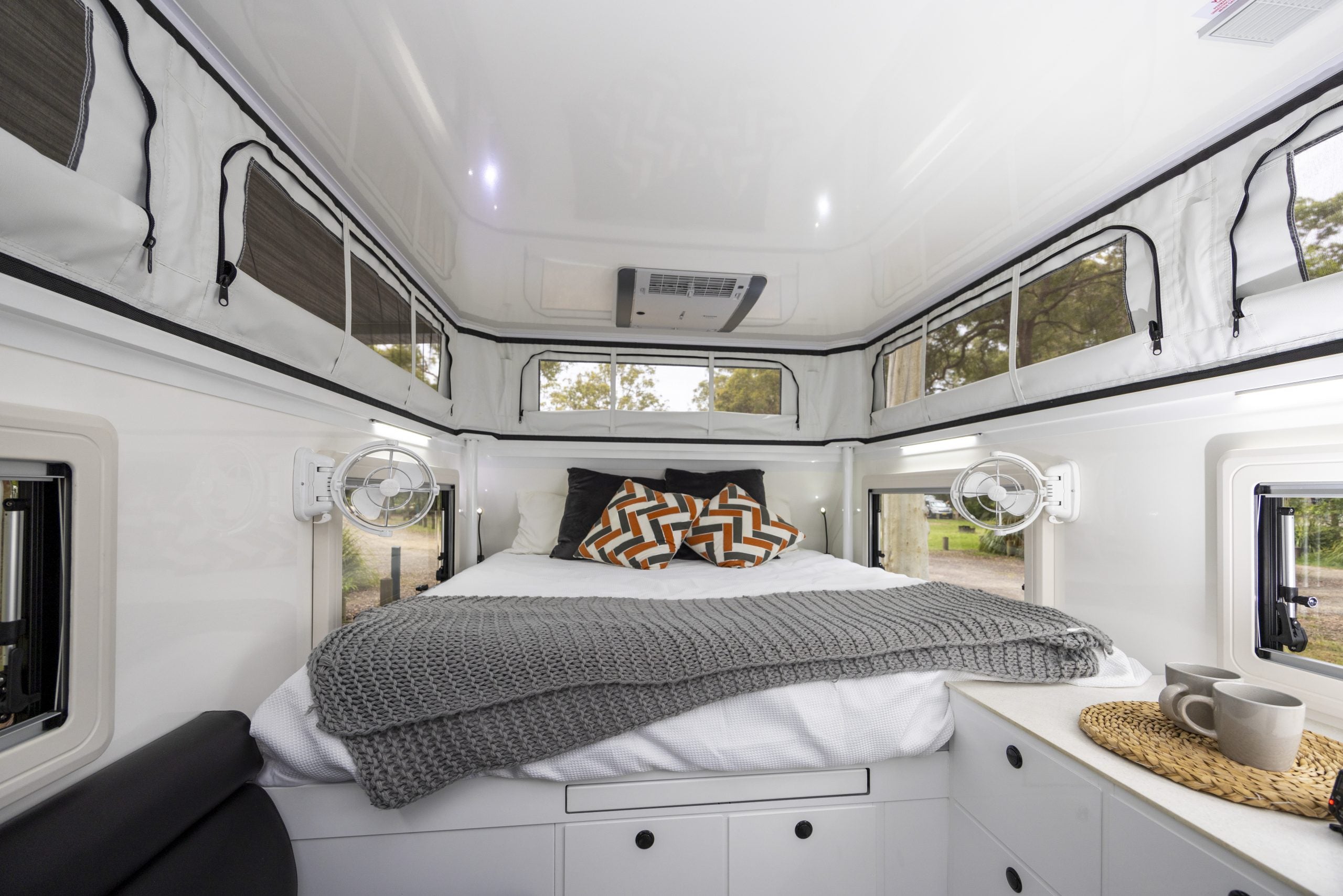 Nirvana Hybrid Caravan – Vision RV Sunseeker
